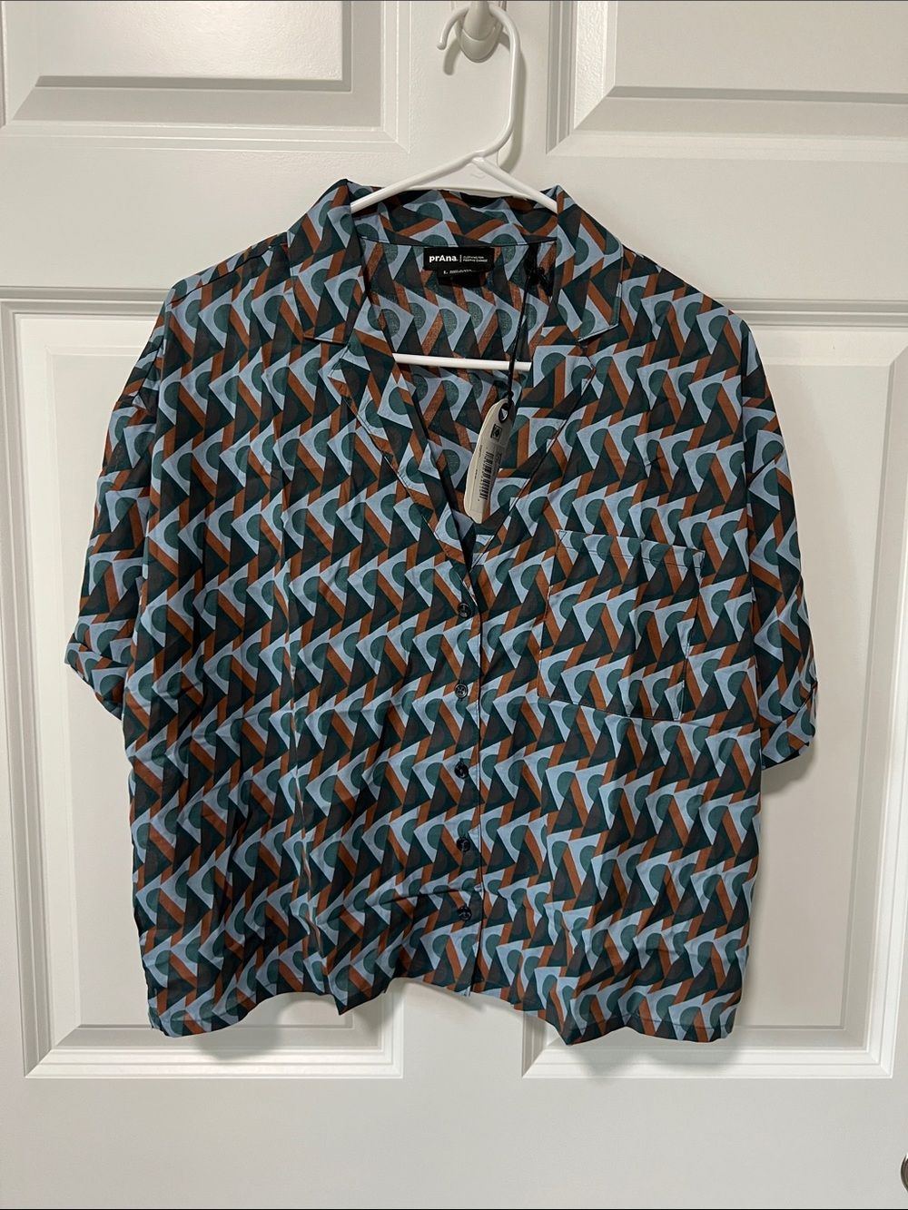 NWT Prana Iguala Short Sleeve Button-Up in High Tide Retro Geo pattern M & L